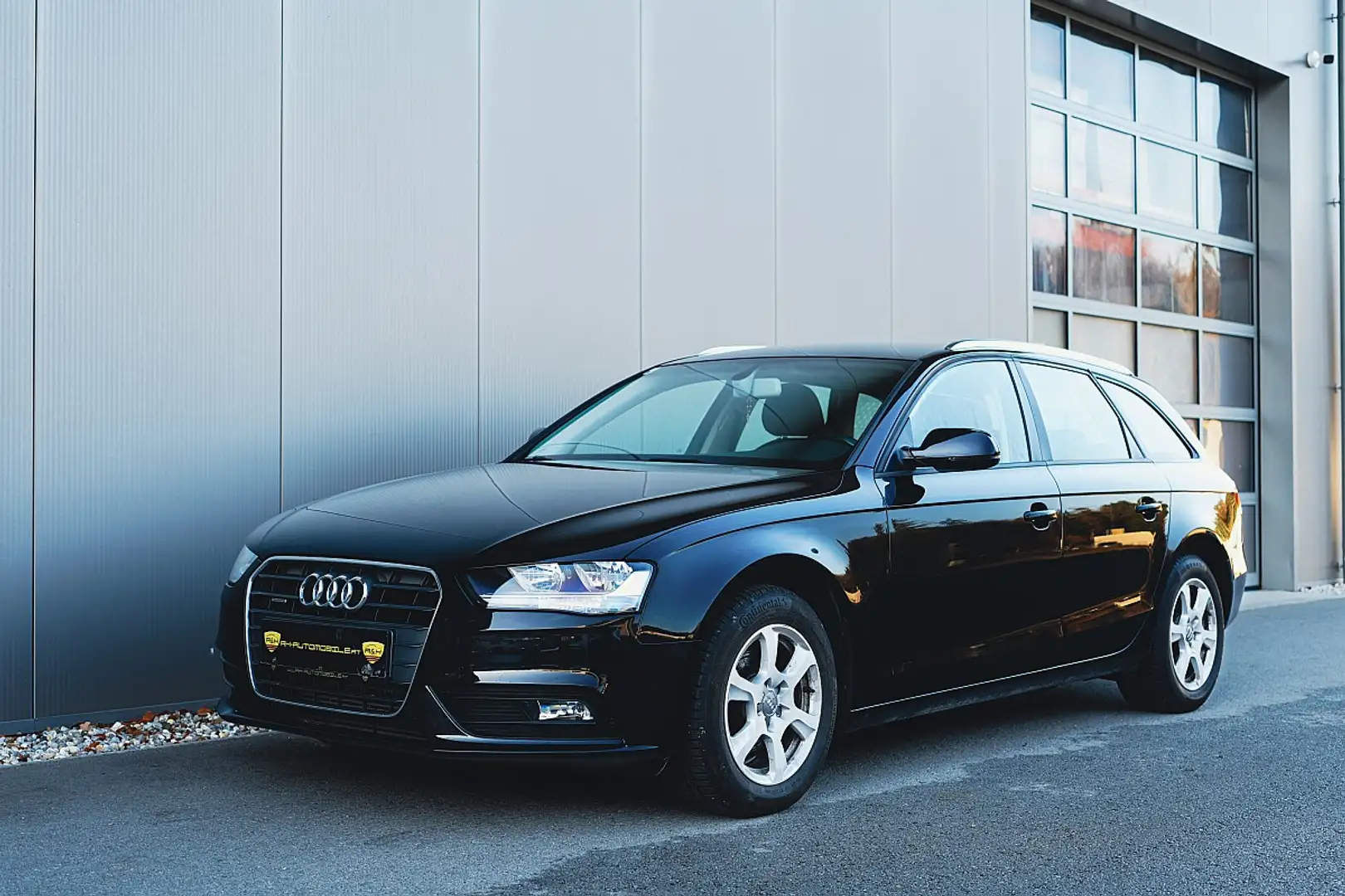 Audi A4 Avant 2,0 TDI quattro, Top Zustand, original KM Schwarz - 1