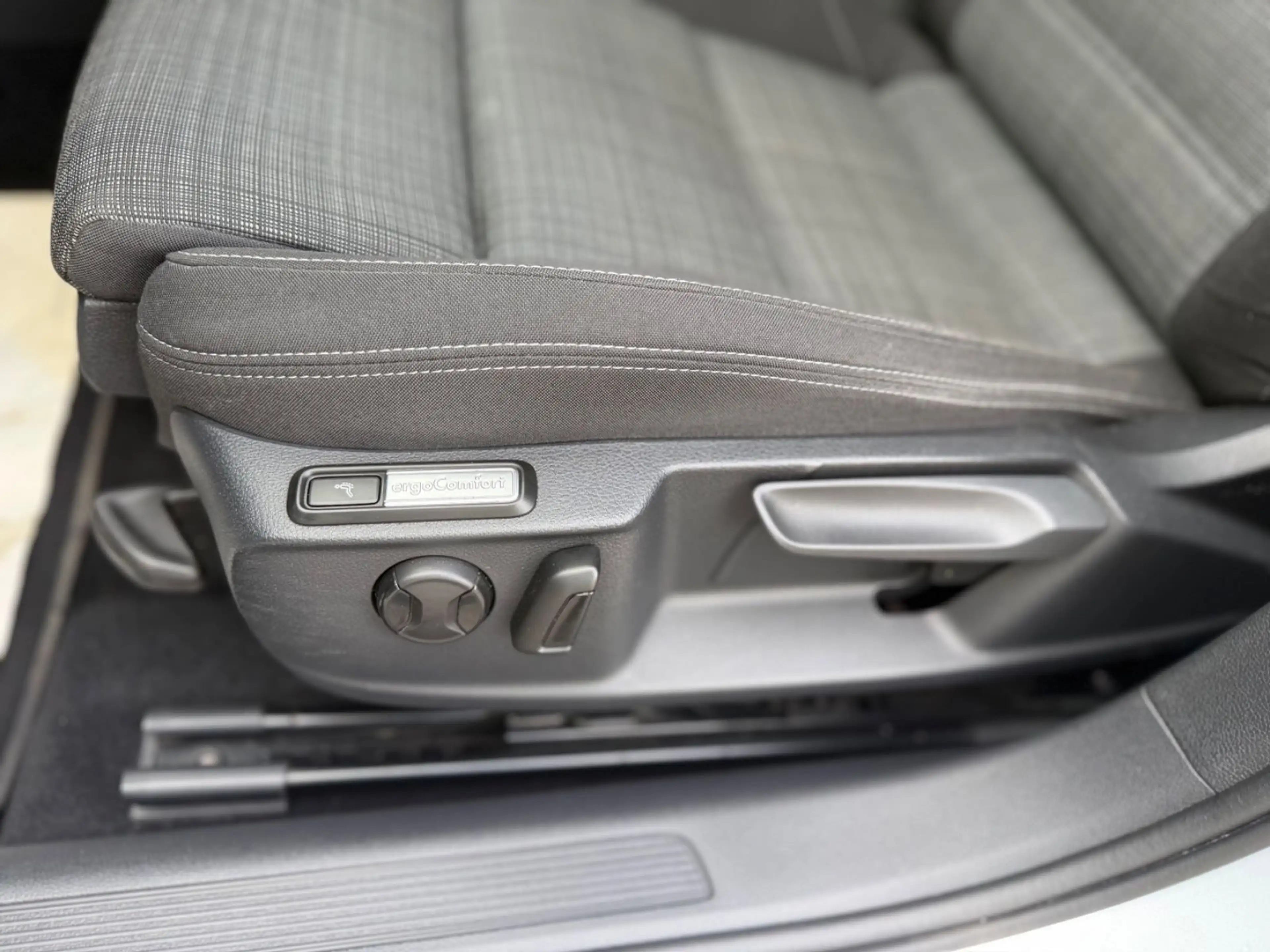 Volkswagen Passat Variant Business — photo 14