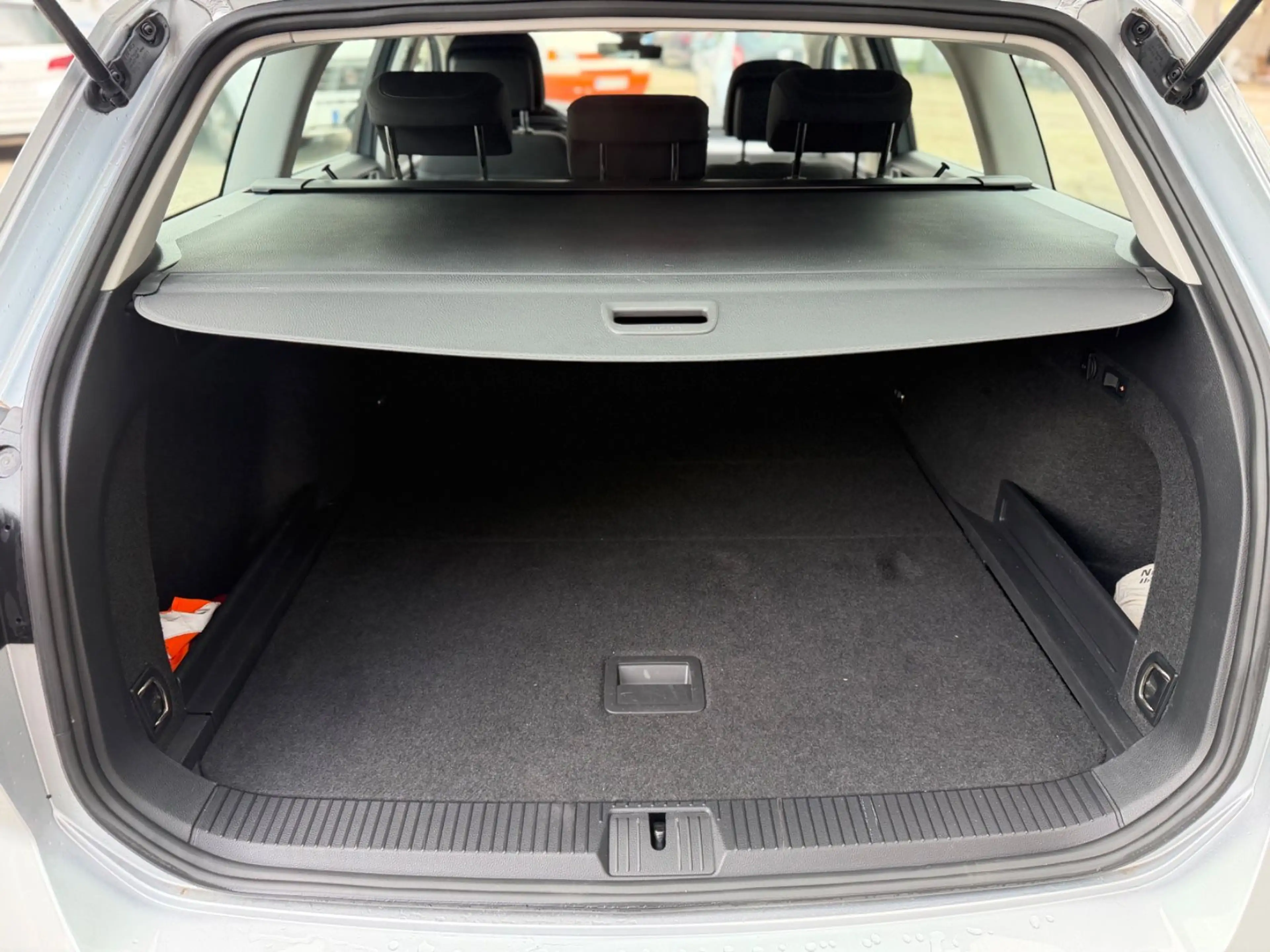Volkswagen Passat Variant Business — photo 12
