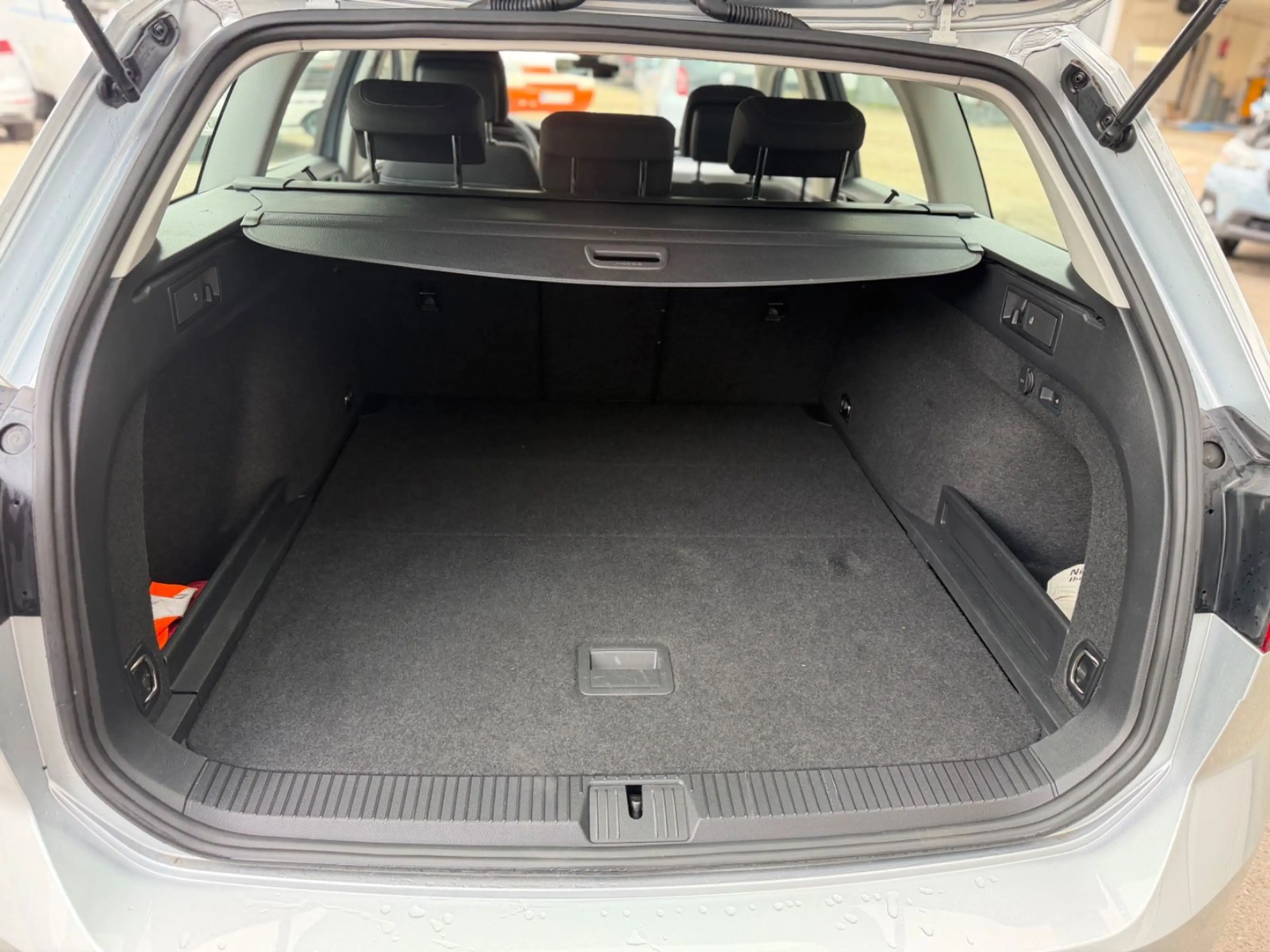 Volkswagen Passat Variant Business — photo 15