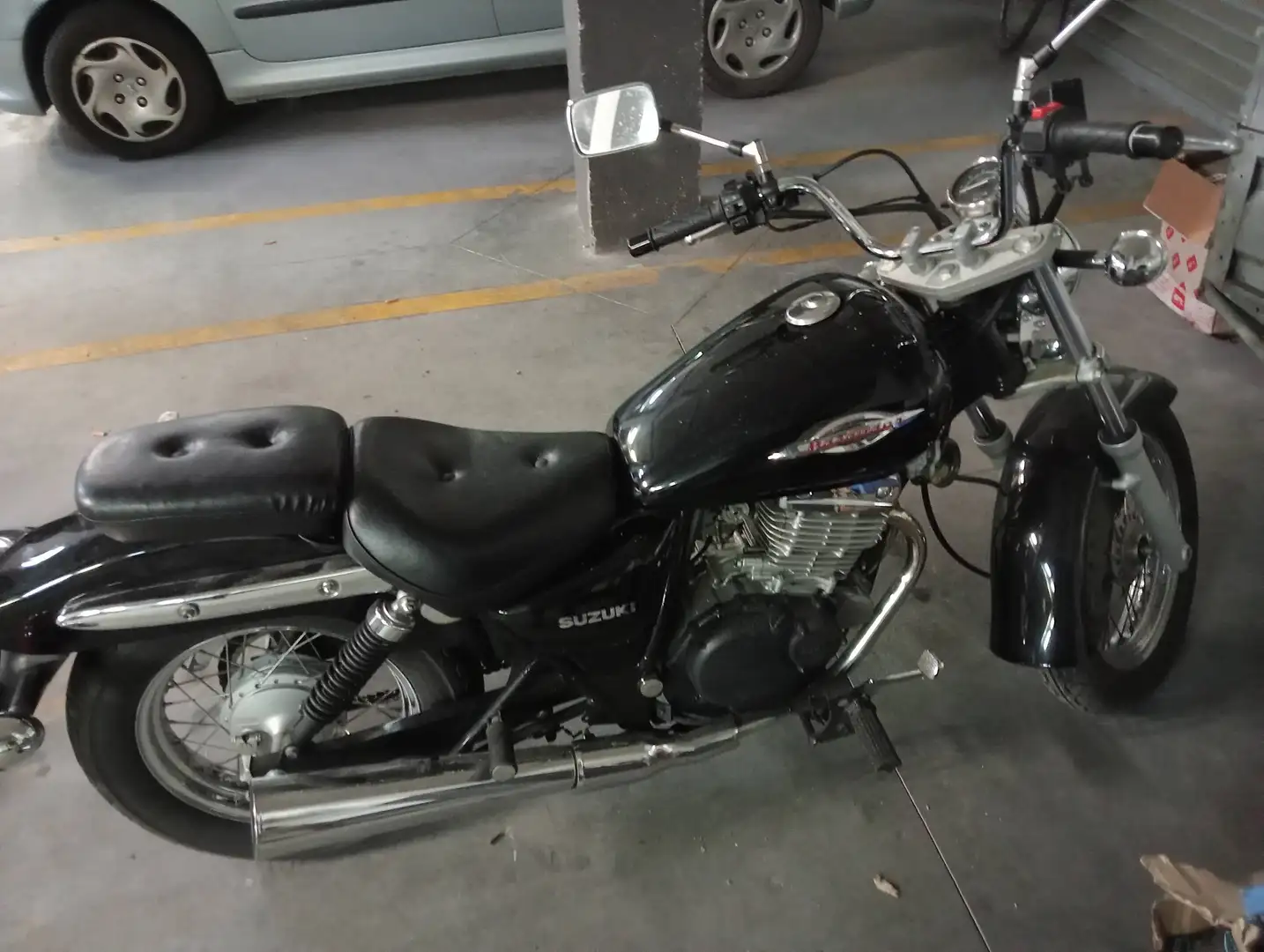 Suzuki GZ 250 marauder 250 cm tipo harley Amarillo - 2