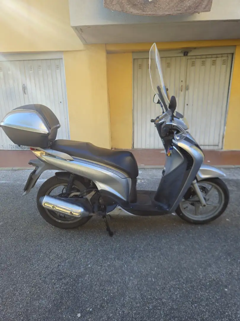 Honda SH 150 Šedá - 2