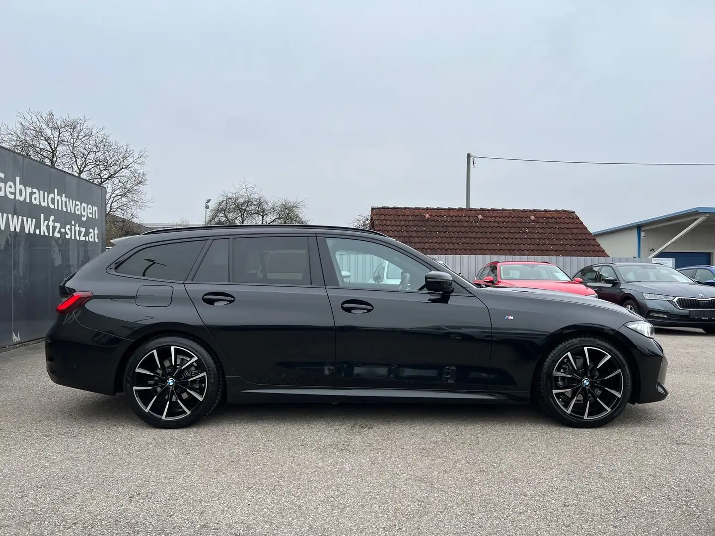 BMW 318 i Touring M Sport Aut. | -41% vom NP Schwarz - 2