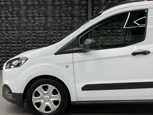 Ford Transit view 4