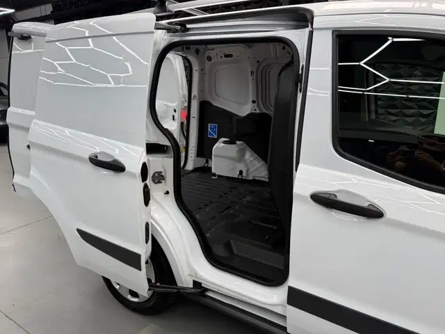 Ford Transit view 12