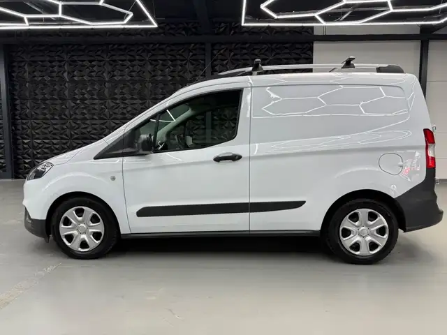 Ford Transit view 3