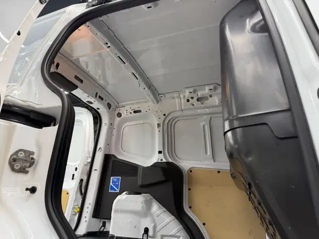 Ford Transit view 13