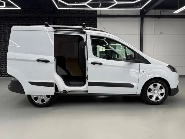 Ford Transit view 11