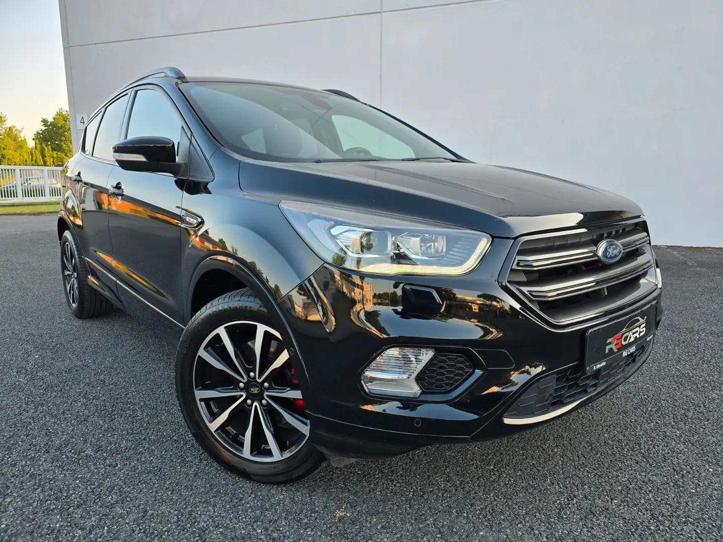 Ford Kuga ST-Line 4x4 Xenon Zwart - 1