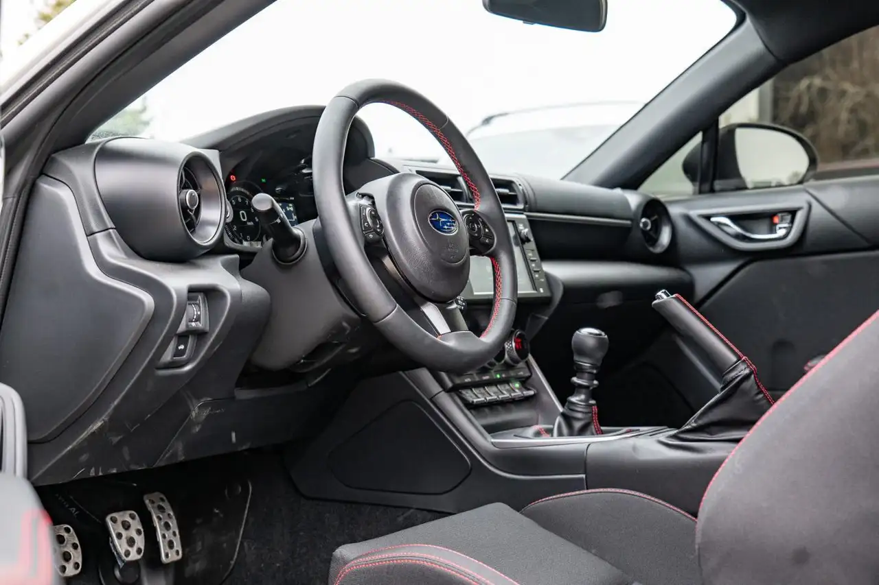Subaru BRZ снимка Subaru BRZ