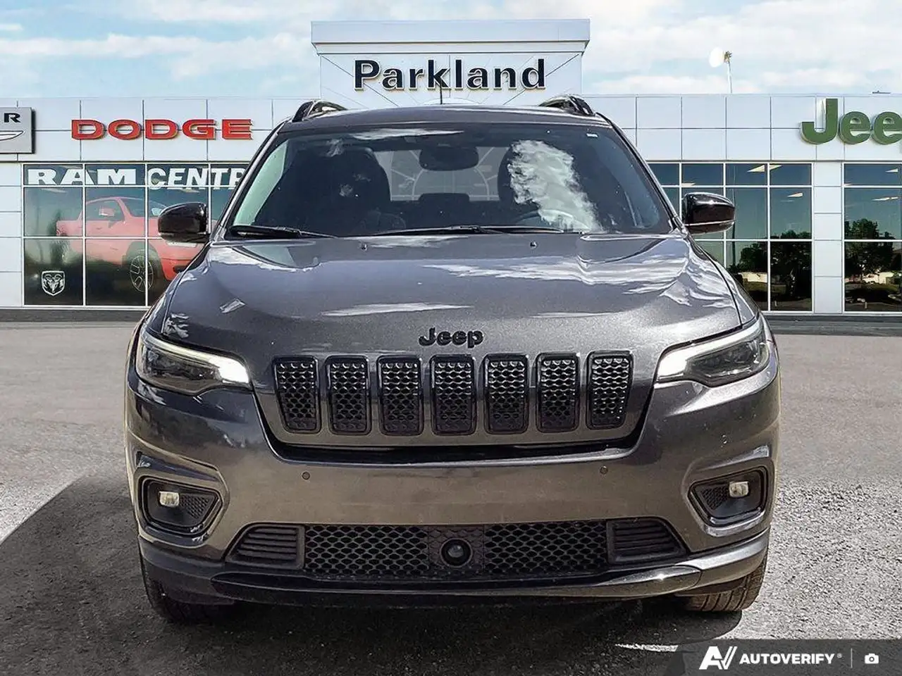 Jeep Cherokee снимка Jeep Cherokee