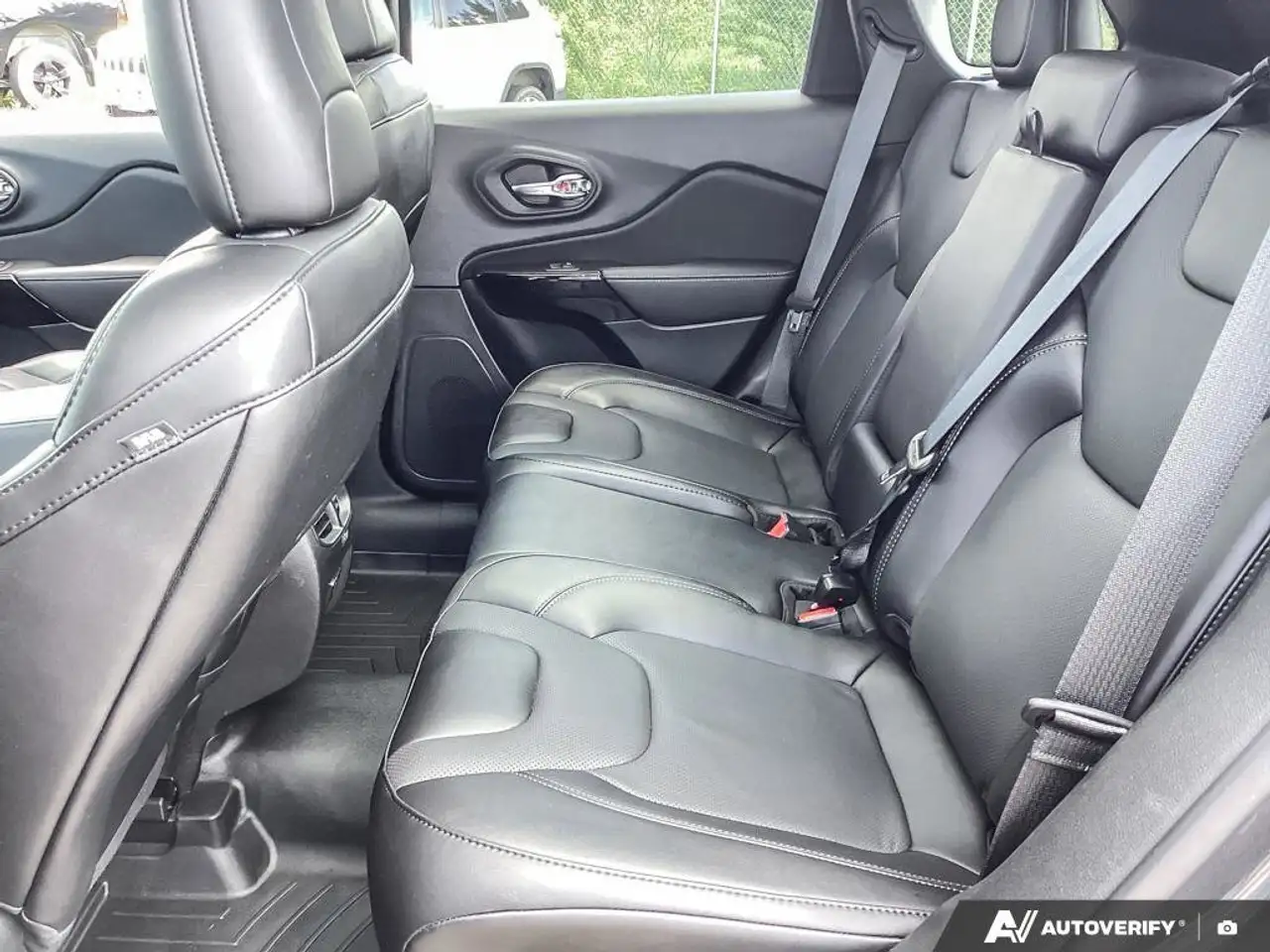 Jeep Cherokee снимка Jeep Cherokee