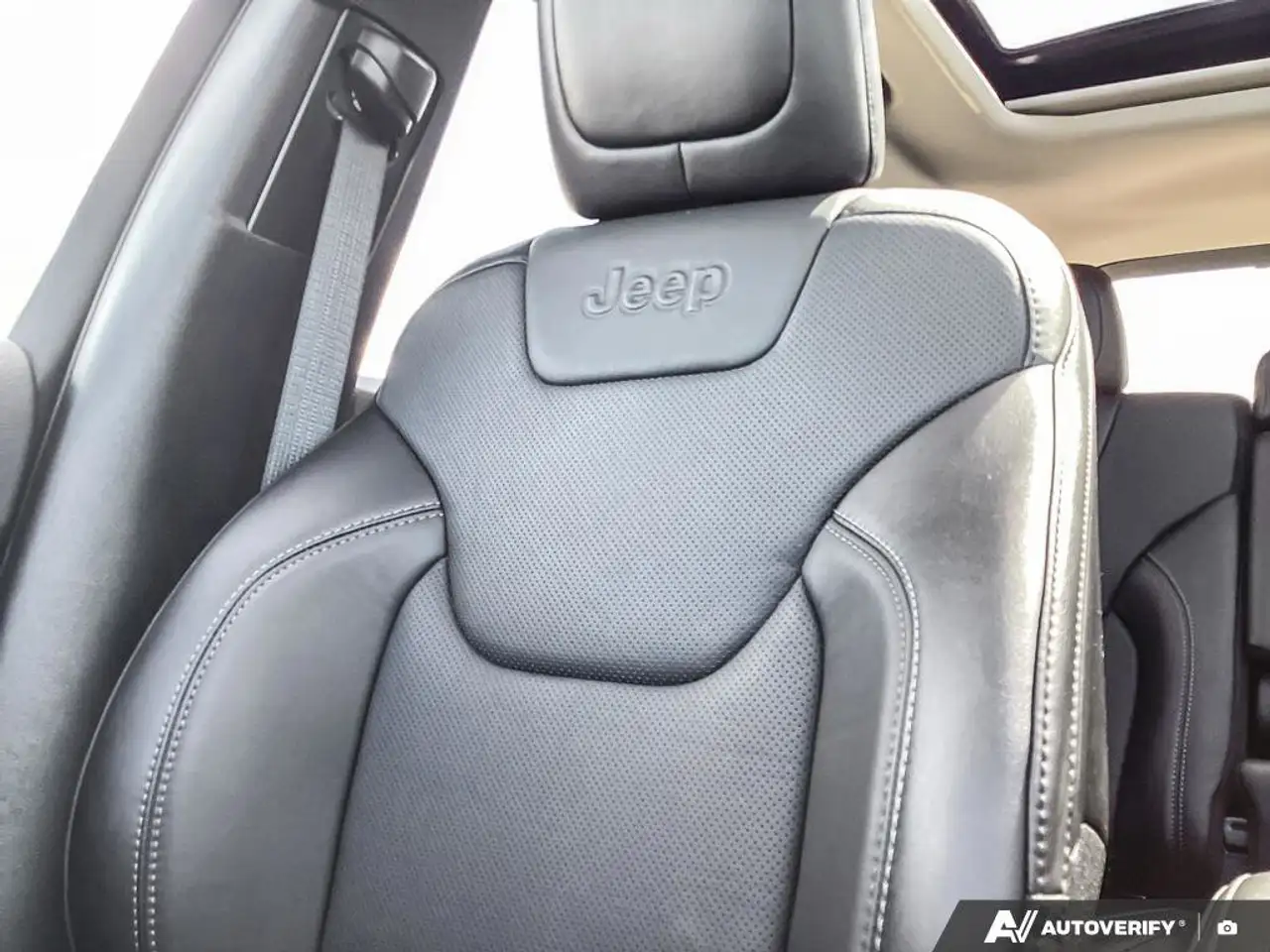 Jeep Cherokee снимка Jeep Cherokee