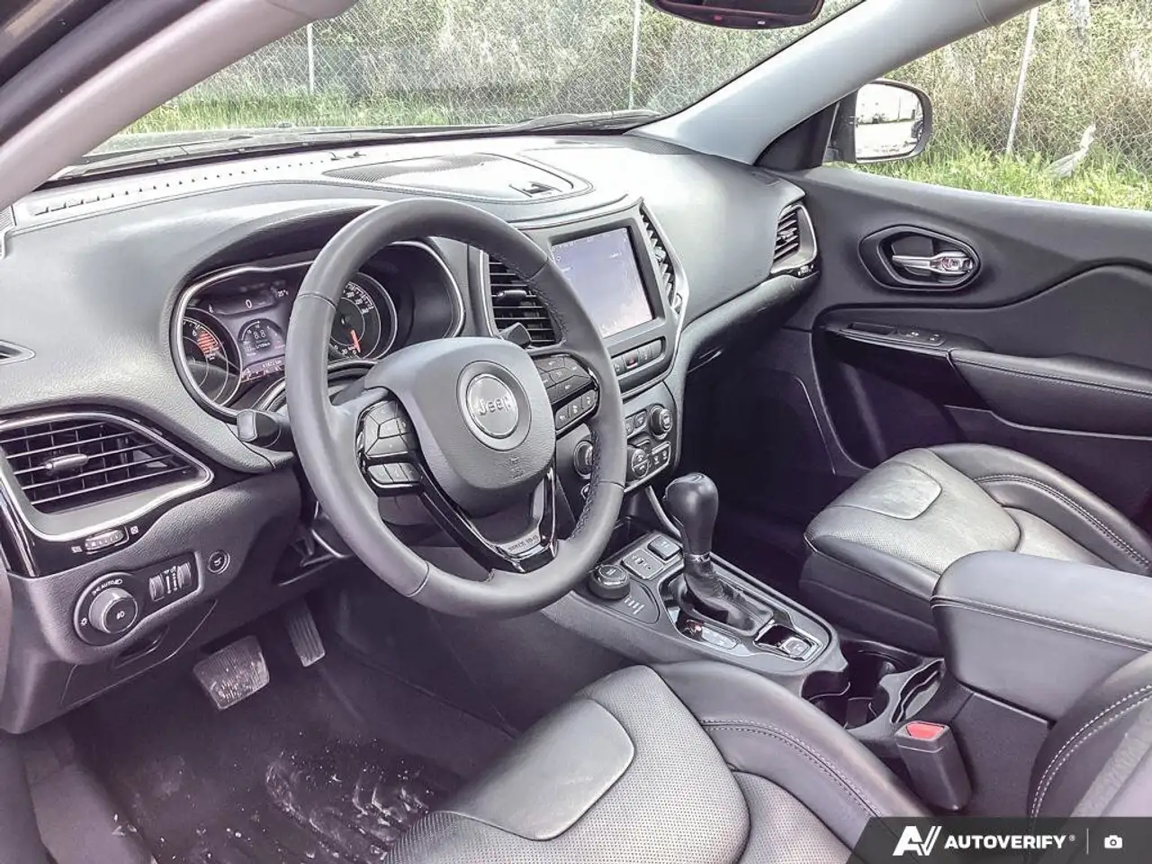 Jeep Cherokee снимка Jeep Cherokee