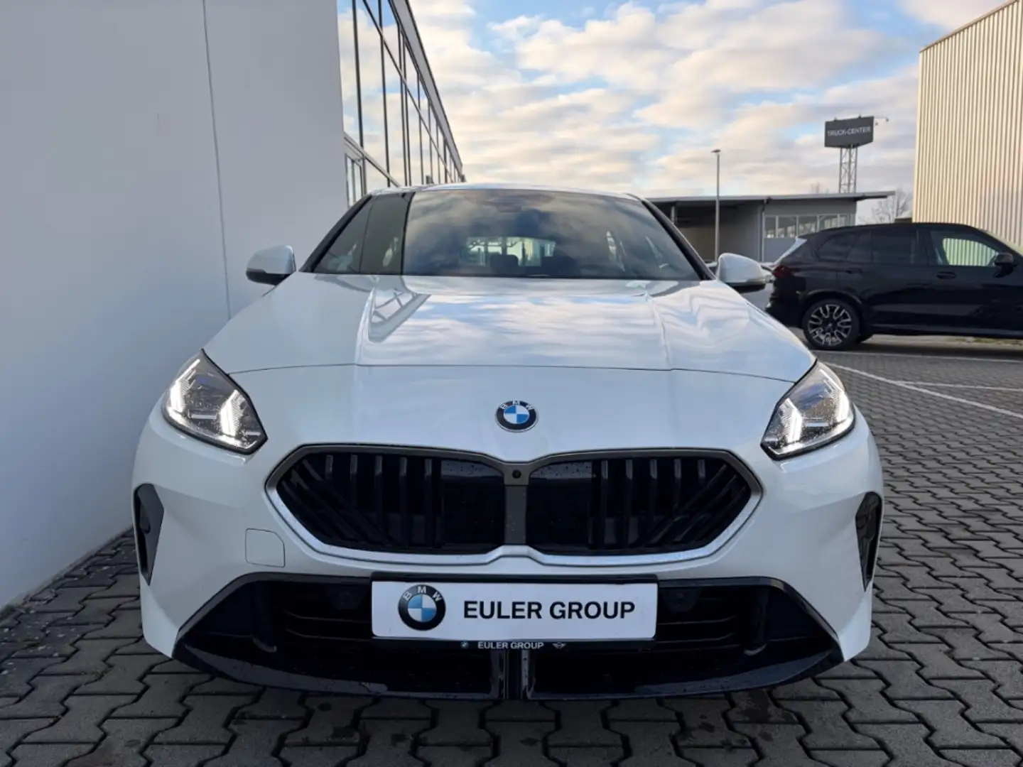 BMW 120 i M Sport HUD DAProf ad.M-FW LenkHz Prof.Pak. Park Weiß - 2