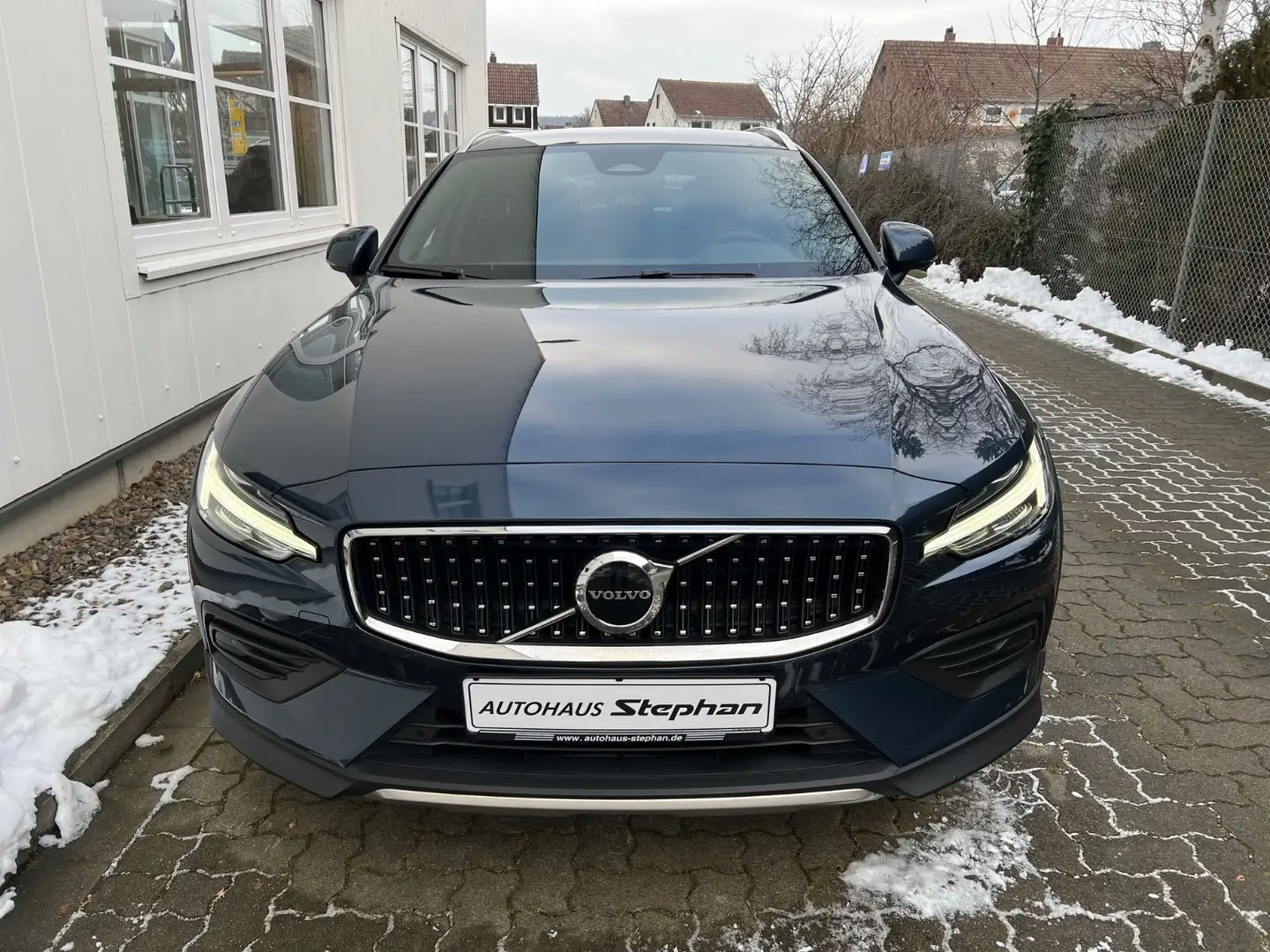 Volvo V60 Cross Country B4 D AWD Plus Bright GARANTIE Blau - 2