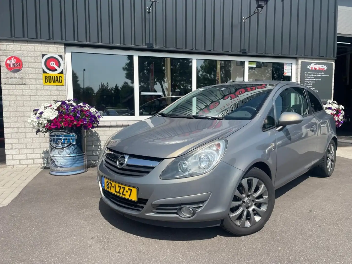Opel Corsa 1.2-16V 111 EDITION Airco--TREKHAAK--Cruise contro Marrón - 2