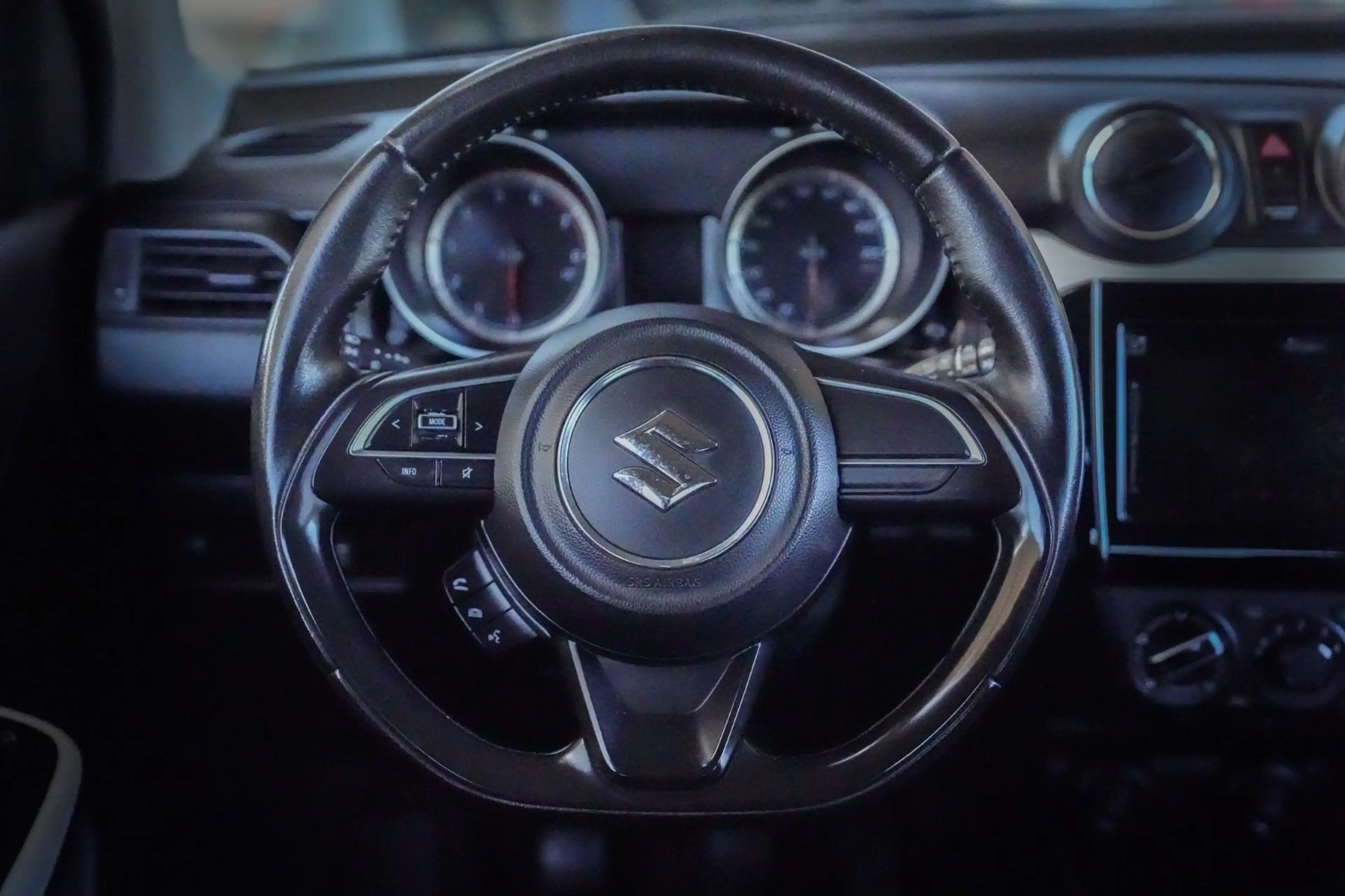 Suzuki Swift Basic *1.Hand/SHZ/Klima* — photo 2