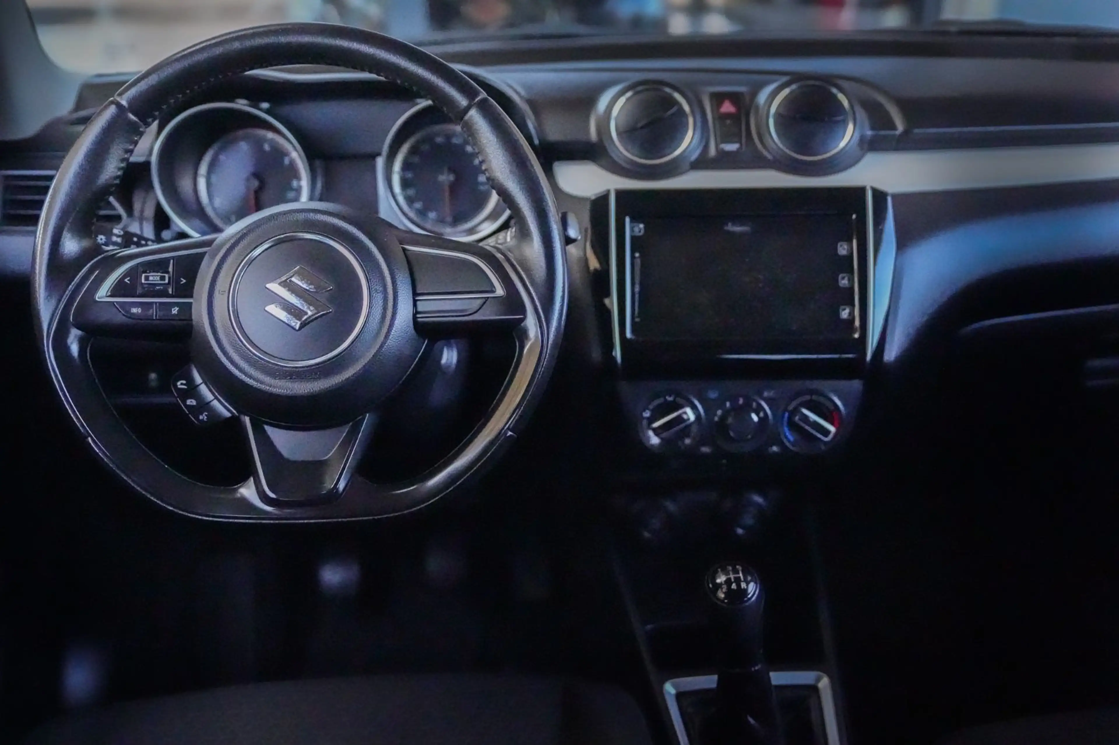 Suzuki Swift Basic *1.Hand/SHZ/Klima* — photo 4
