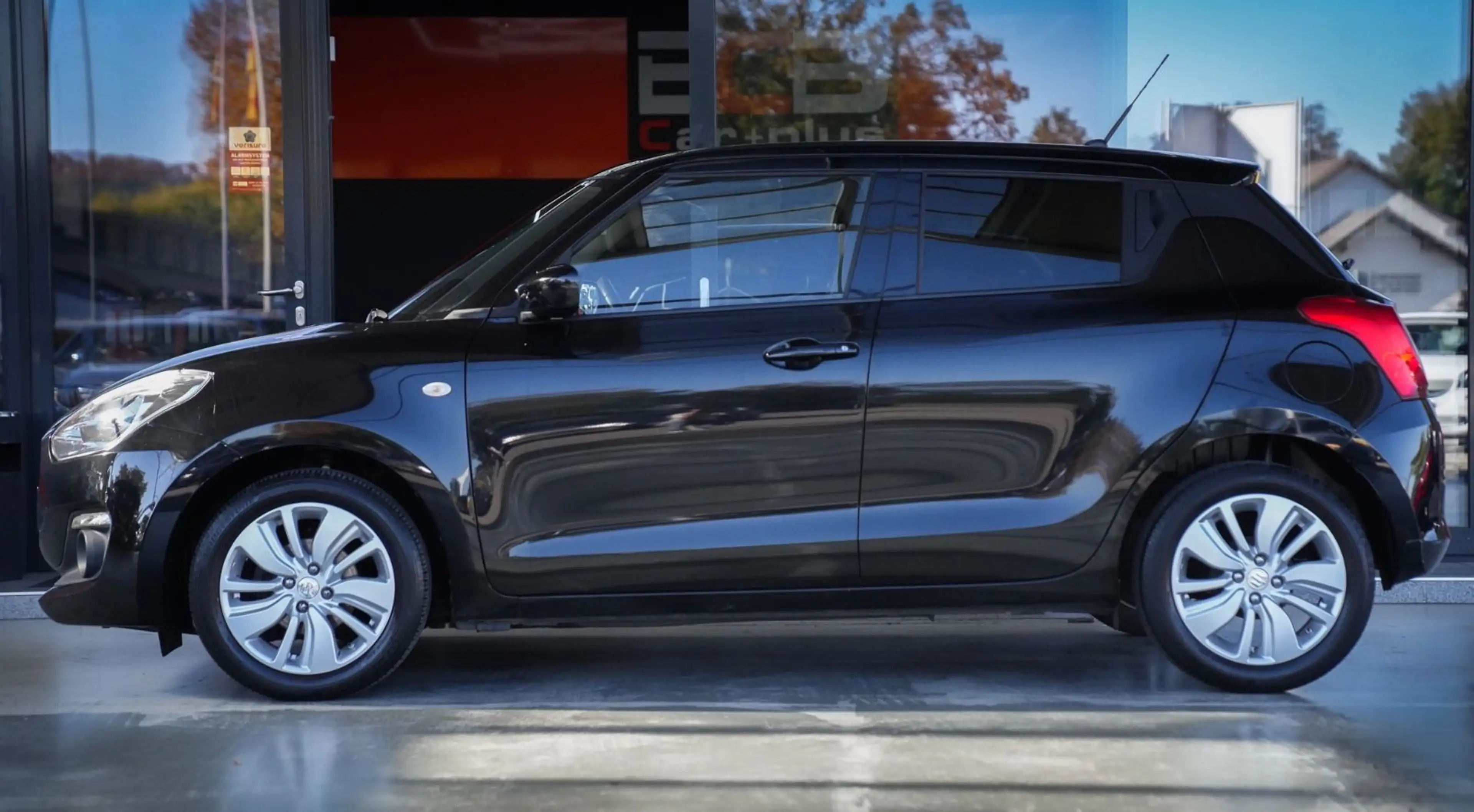Suzuki Swift Basic *1.Hand/SHZ/Klima* — photo 3