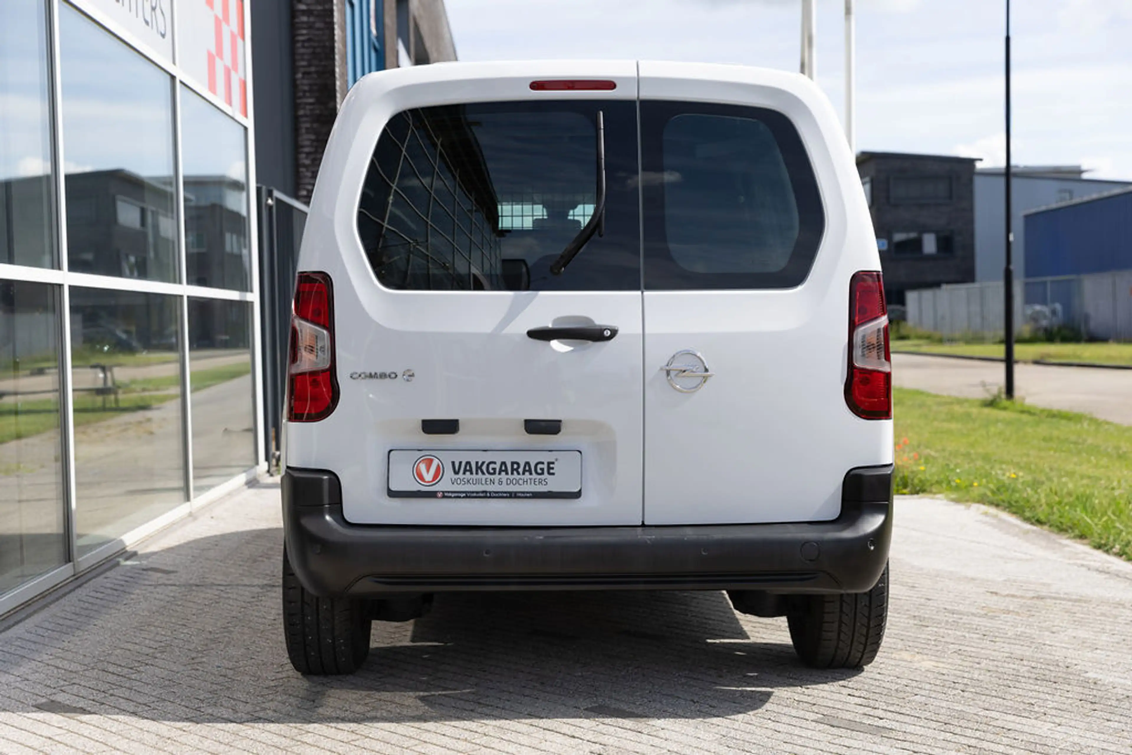 Opel Combo-e Electric 136 L1 50kWh — photo 10