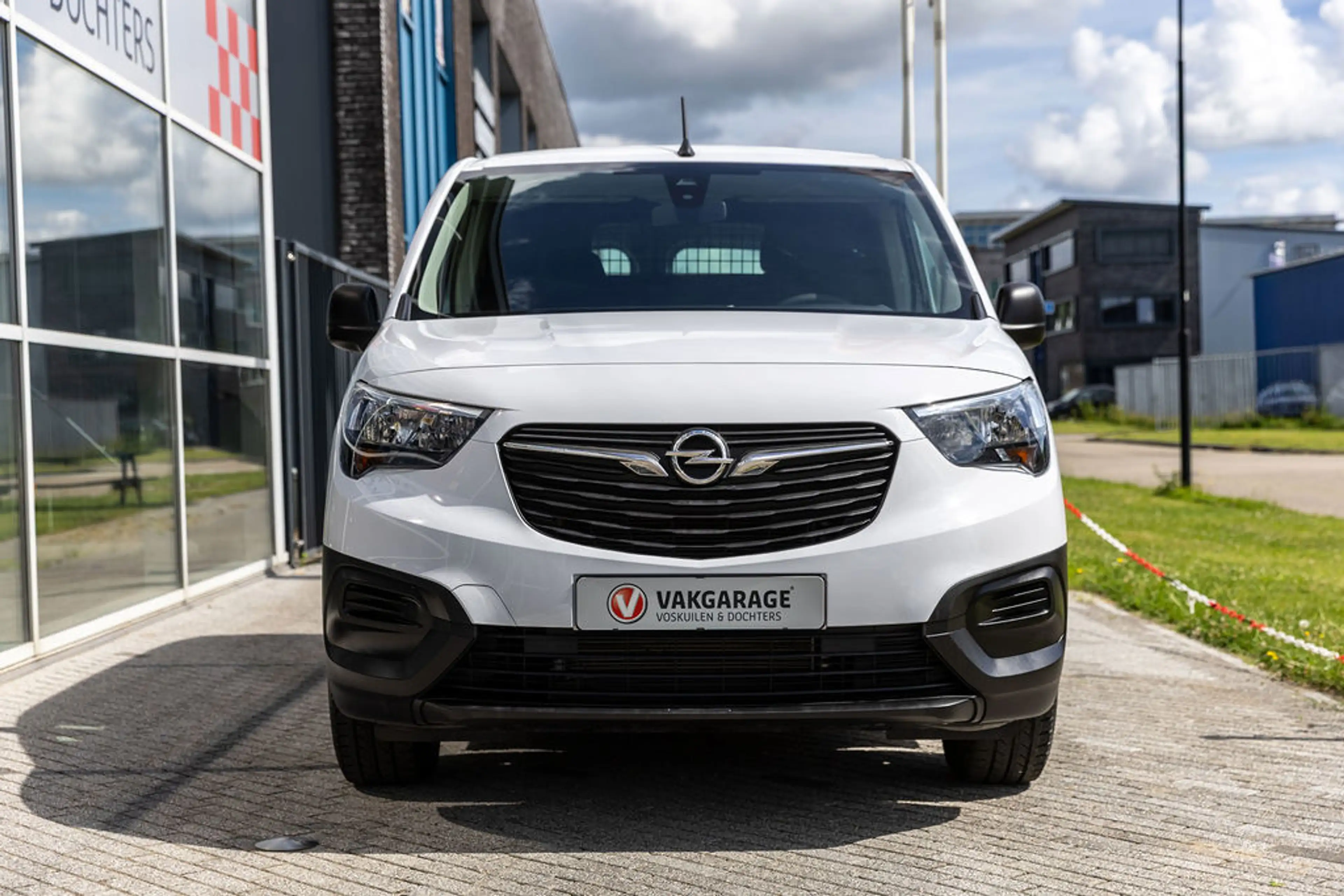 Opel Combo-e Electric 136 L1 50kWh — photo 3