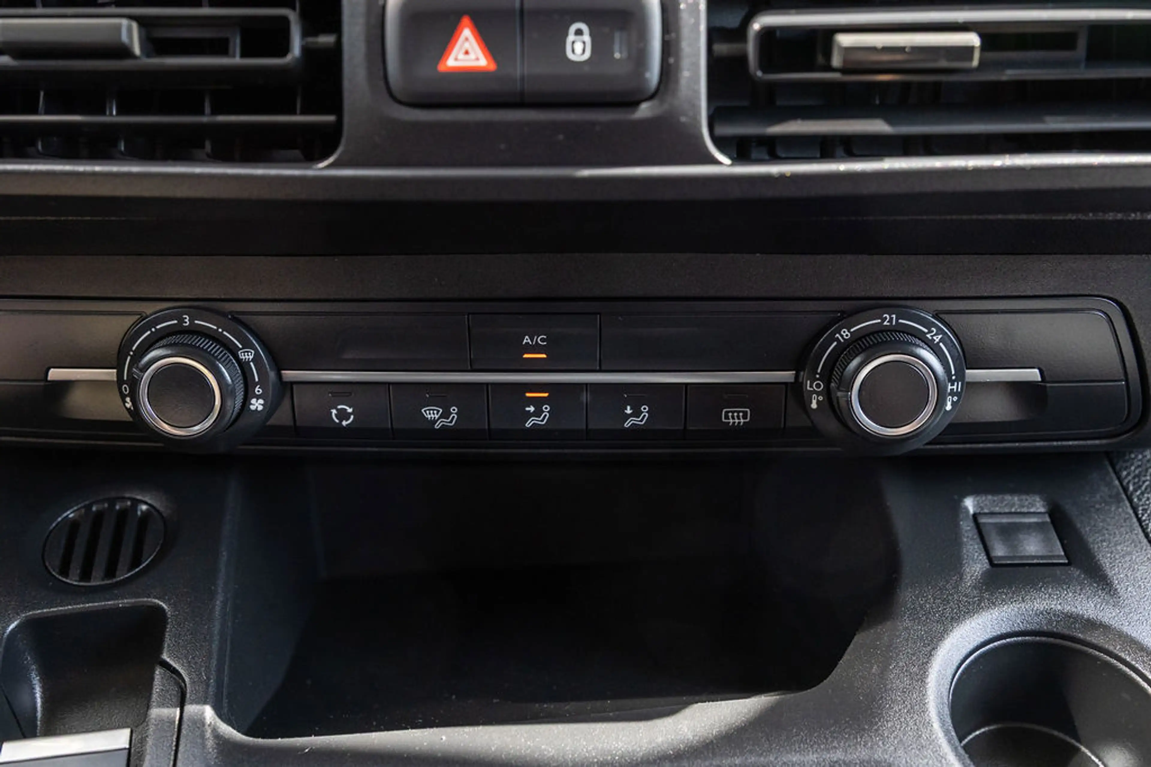Opel Combo-e Electric 136 L1 50kWh — photo 22