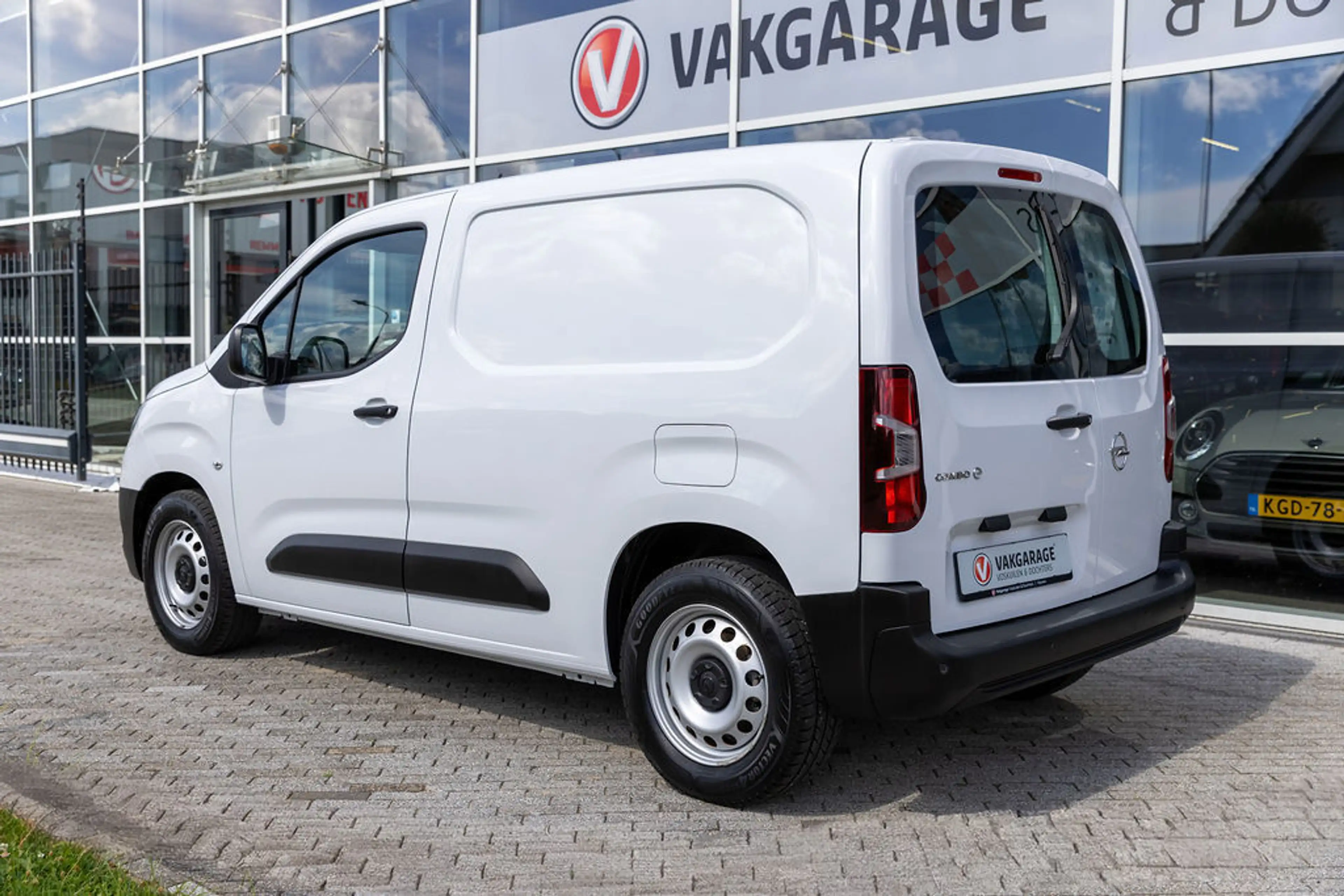 Opel Combo-e Electric 136 L1 50kWh — photo 4