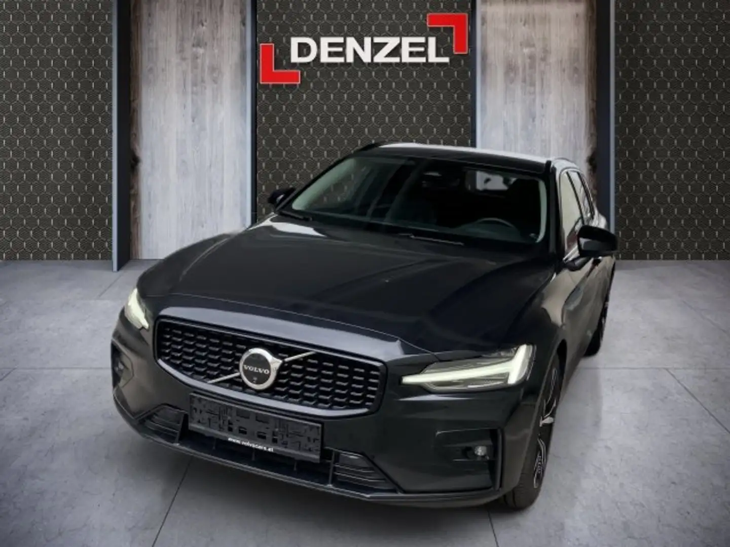 Volvo V60 Plus, B4 Mild Hybrid, Benzin, Dark Zwart - 2