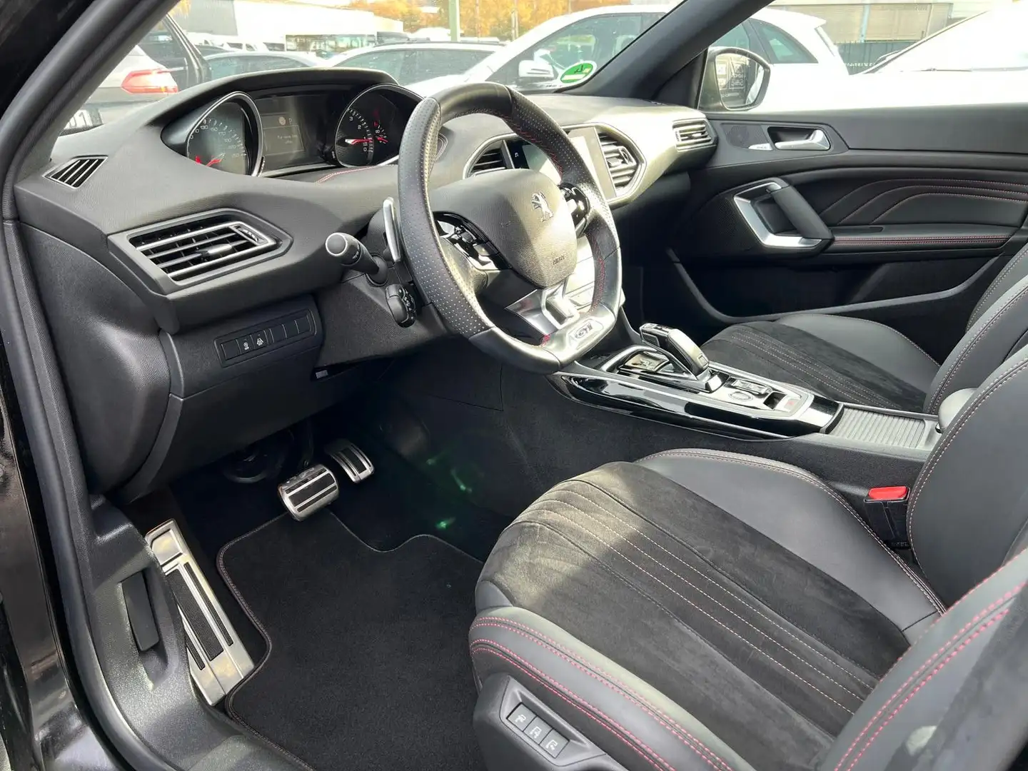 Peugeot 308 GT-LED-PANORAMA-MASSAGE-AHK-KAMERA-DENON-DAB - 1