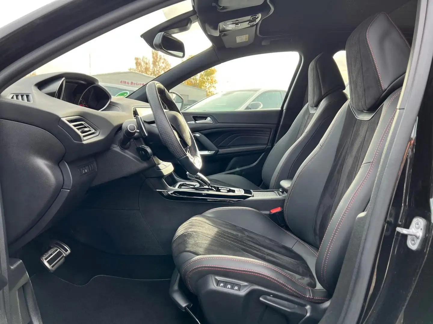 Peugeot 308 GT-LED-PANORAMA-MASSAGE-AHK-KAMERA-DENON-DAB - 2