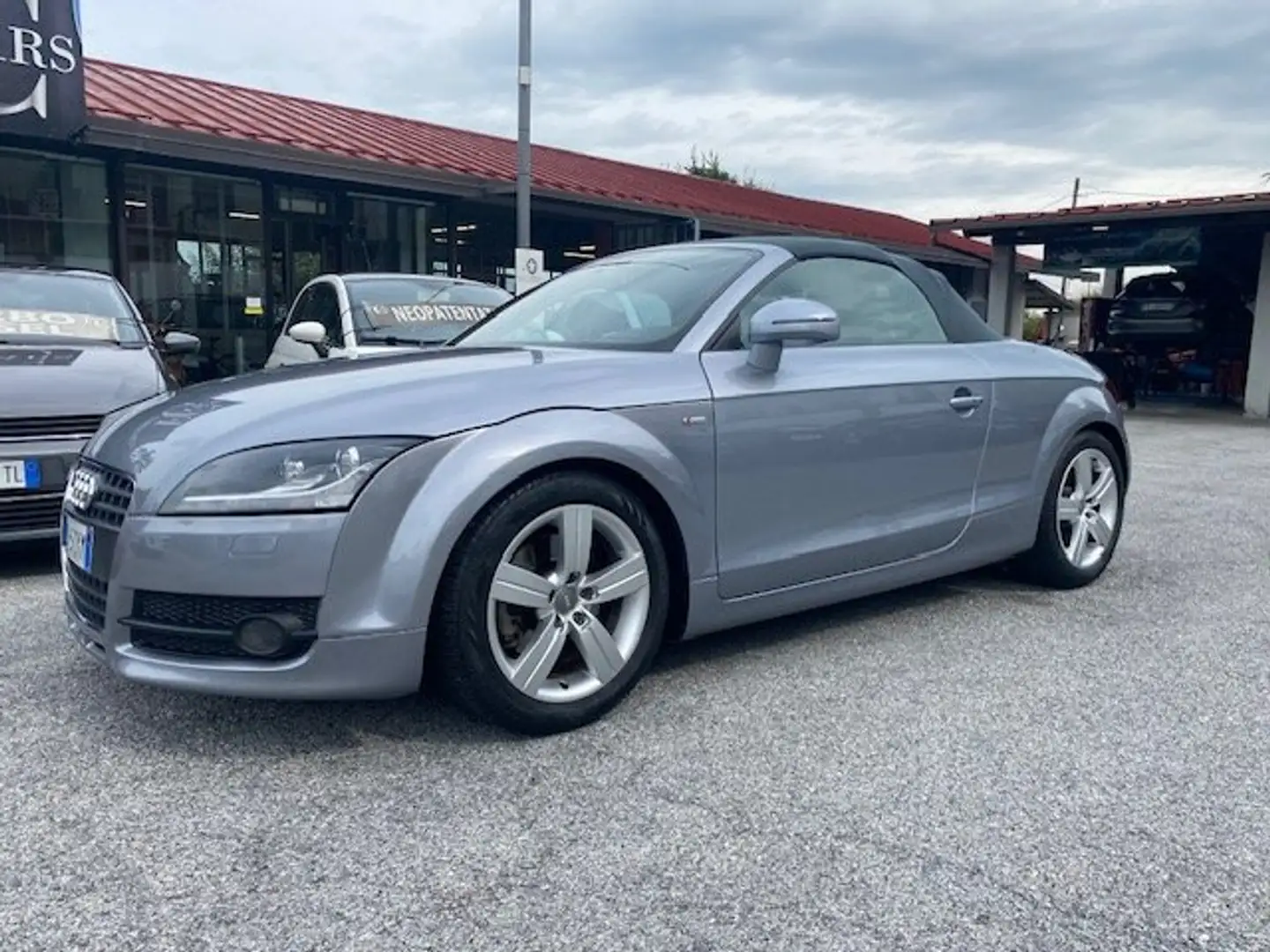 Audi TT ROADSTER 2.0 TFSI SLINE PLUS S-TRONIC Grijs - 2