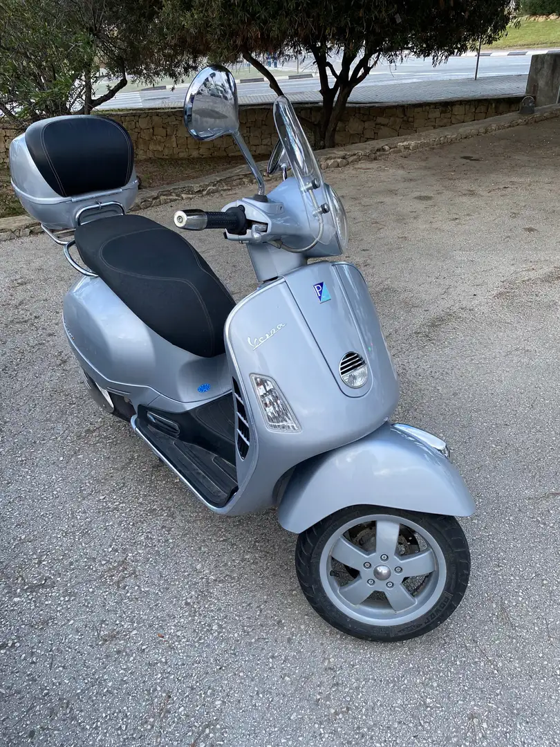 Vespa GTS 250ie Plateado - 2