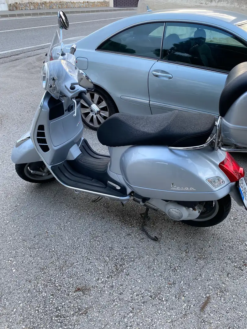 Vespa GTS 250ie Plateado - 1