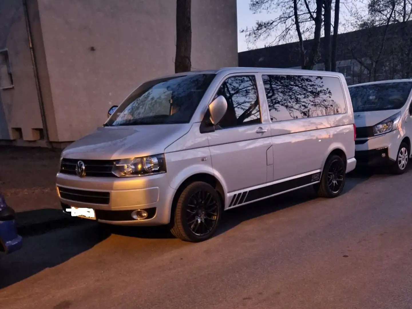 Volkswagen T5 Multivan Transporter T5 TDI (BiTDI) Kurz Team Argent - 1