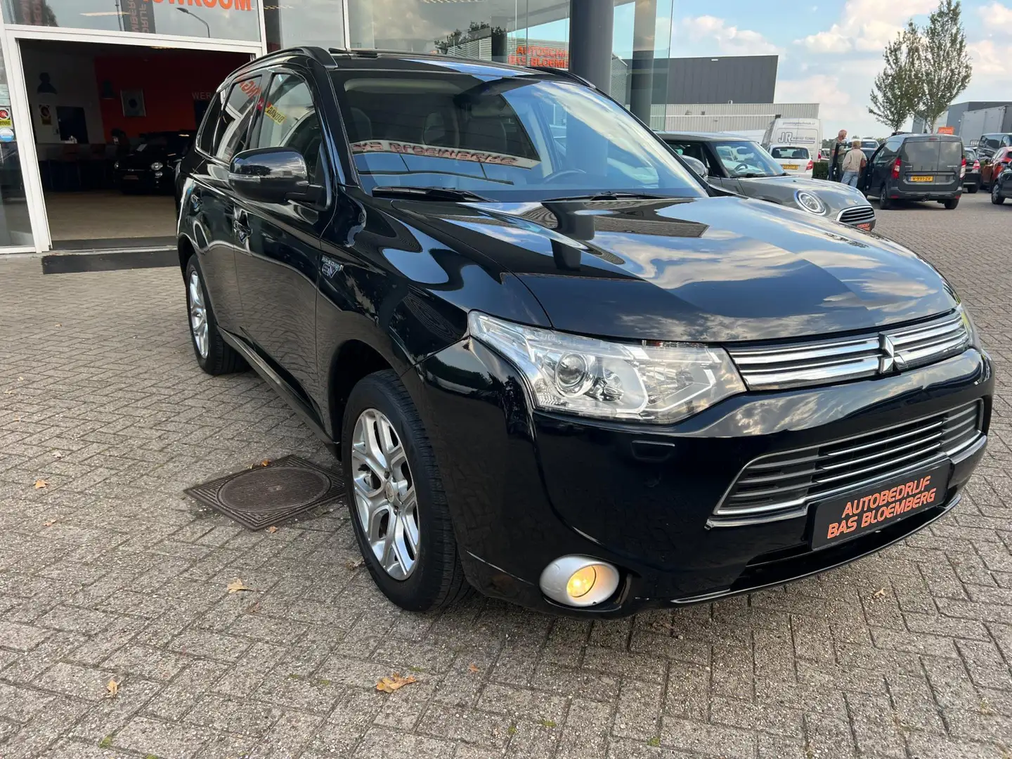 Mitsubishi Outlander 2.0 PHEV Instyle, Navigatie, Leer, trekhaak, clima Noir - 2