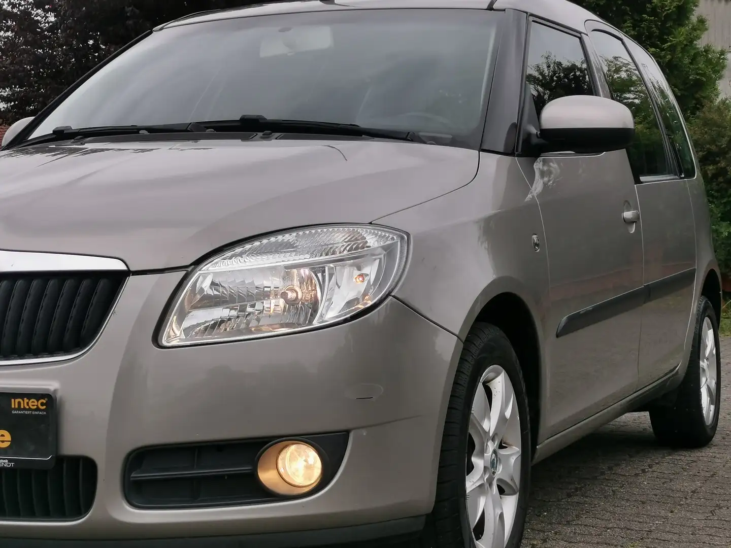 Skoda Roomster Comfort*Automatik*Sitzheizung*Anhängerk.*Tempo Beige - 2