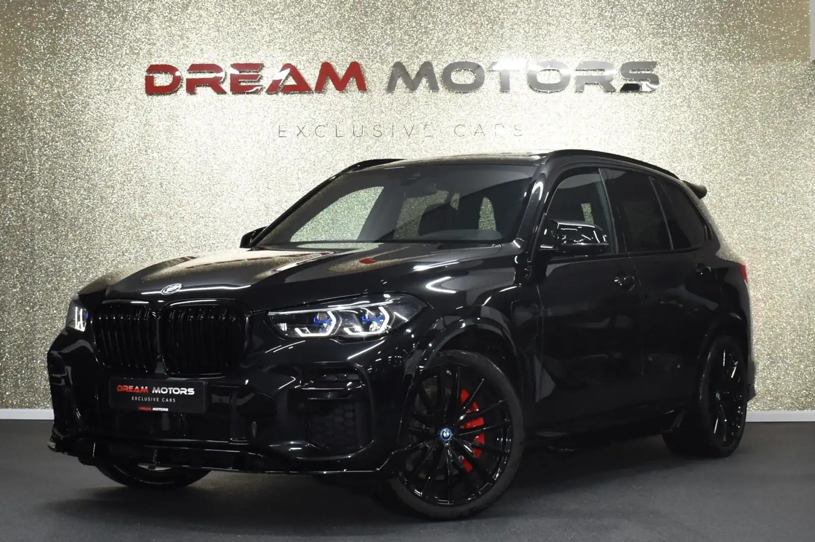 BMW X5 45e M-Sport xDrive 394pk | AKRAPOVIC | TREKHAAK | Zwart - 1