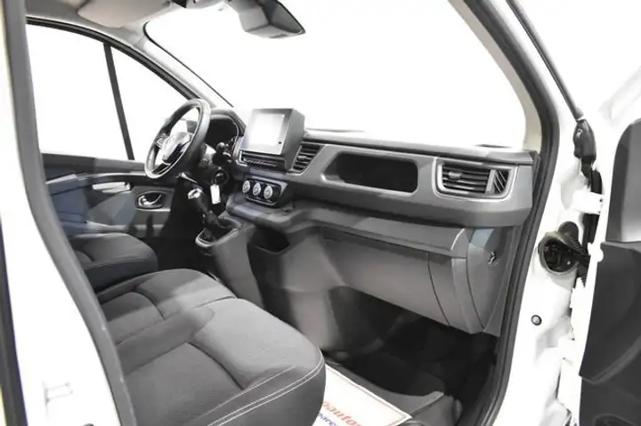 Renault Trafic 2022, foto 9