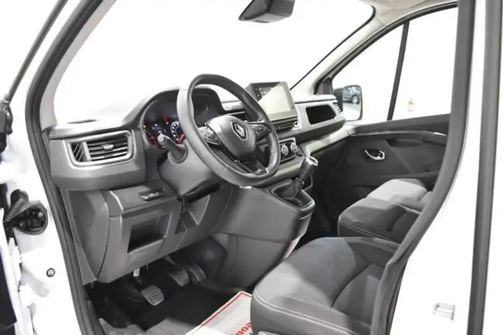 Renault Trafic 2022, foto 12