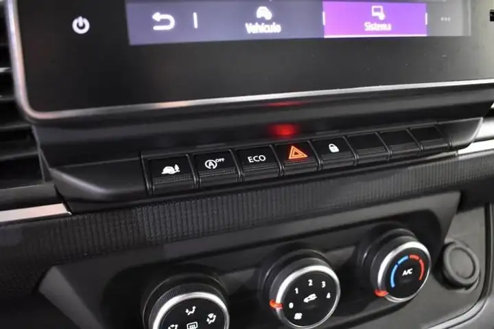 Renault Trafic 2022, foto 19