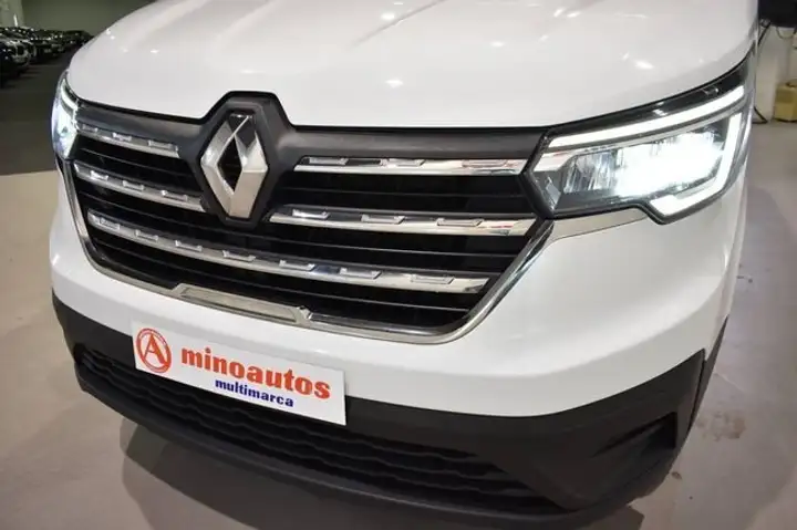 Renault Trafic 2022, foto 23