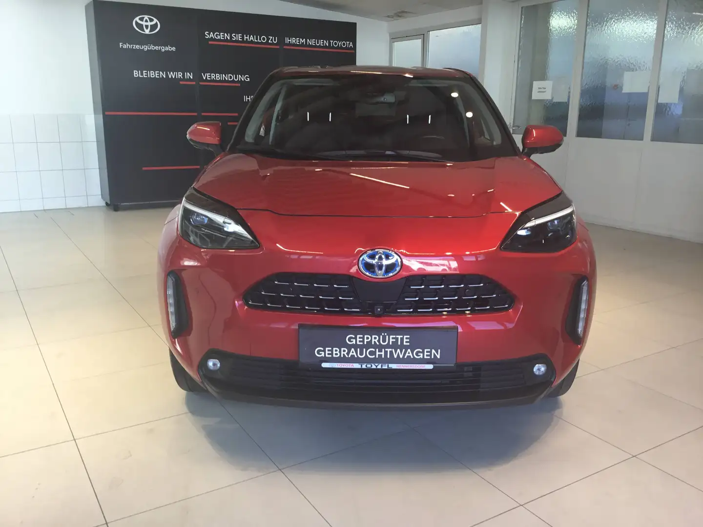 Toyota Yaris Cross 1,5 Hybrid 2WD Elegant Rot - 2