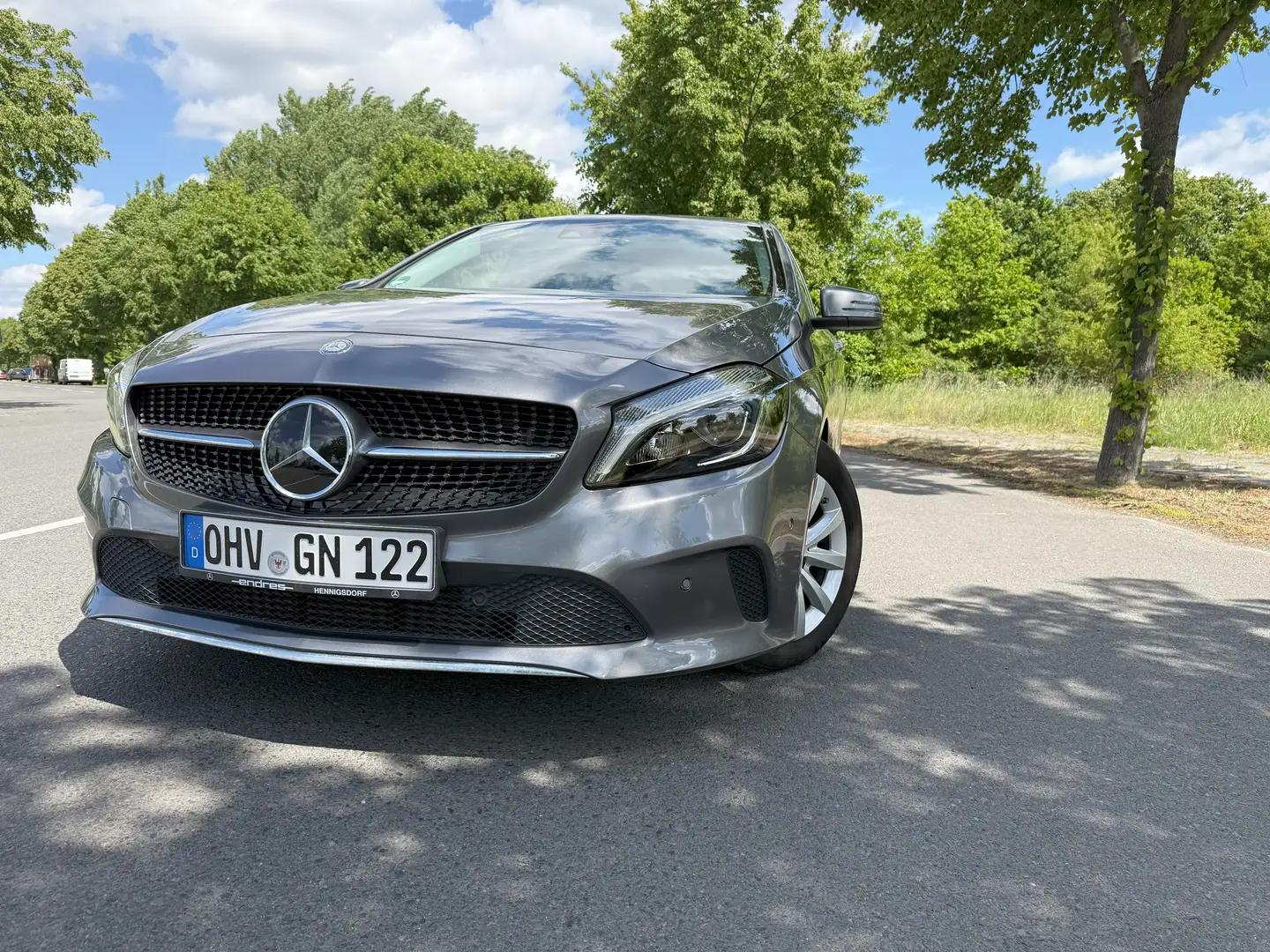 Mercedes-Benz A 180 A 180 7G-DCT Style Grau - 2