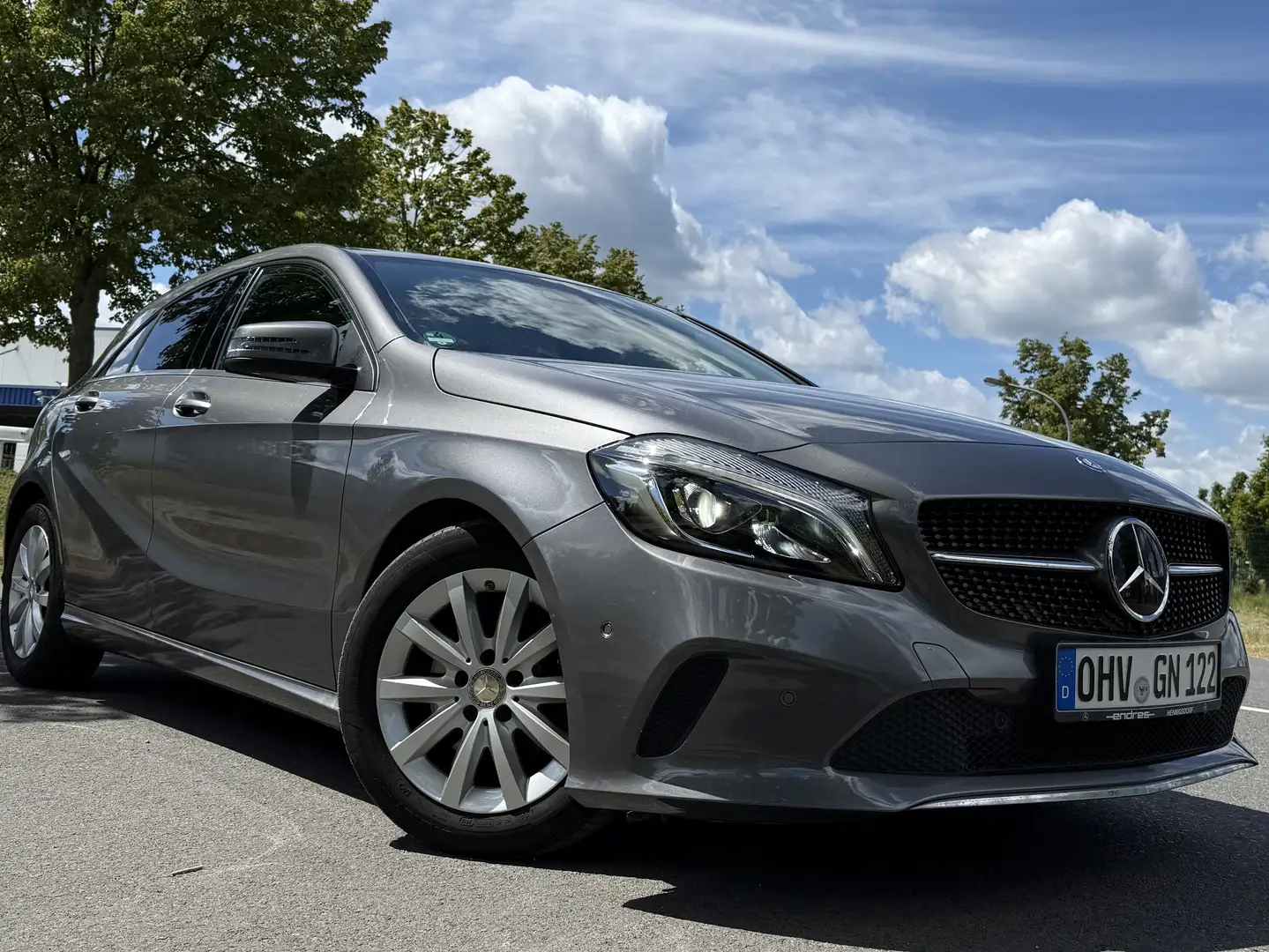 Mercedes-Benz A 180 A 180 7G-DCT Style Grau - 1