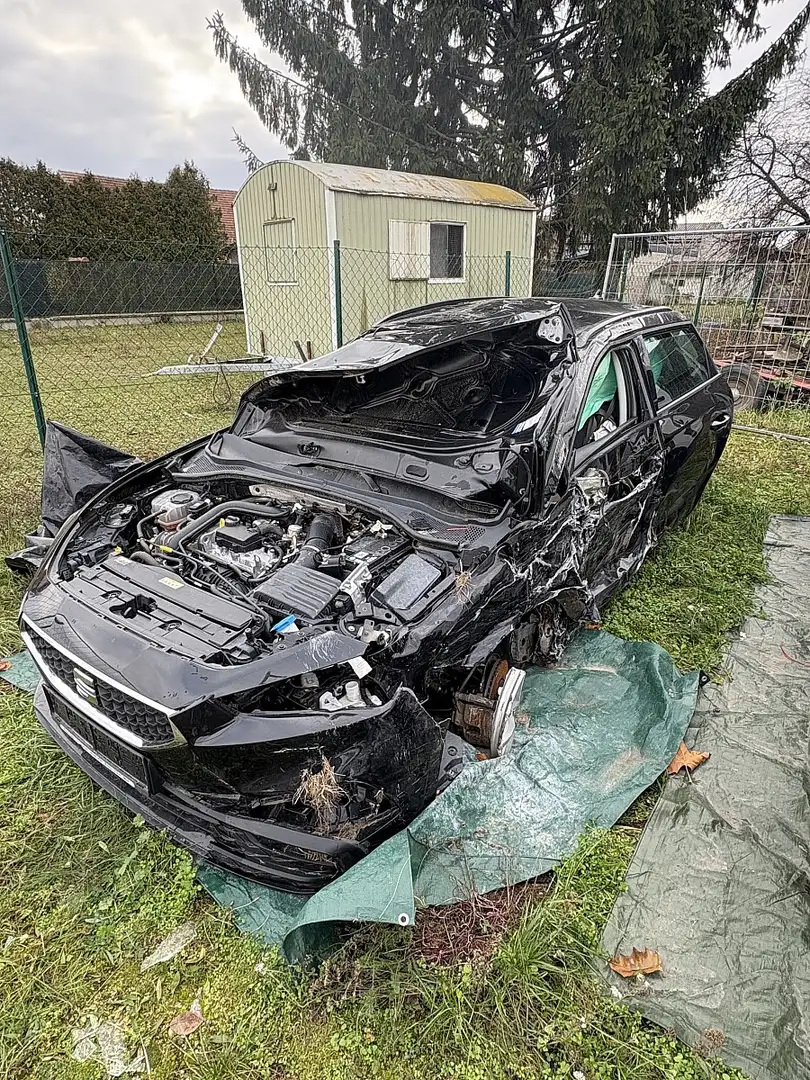 SEAT Leon ST TSI Reference*Unfallwagen* VSSZZZKLZMR033589 Schwarz - 2