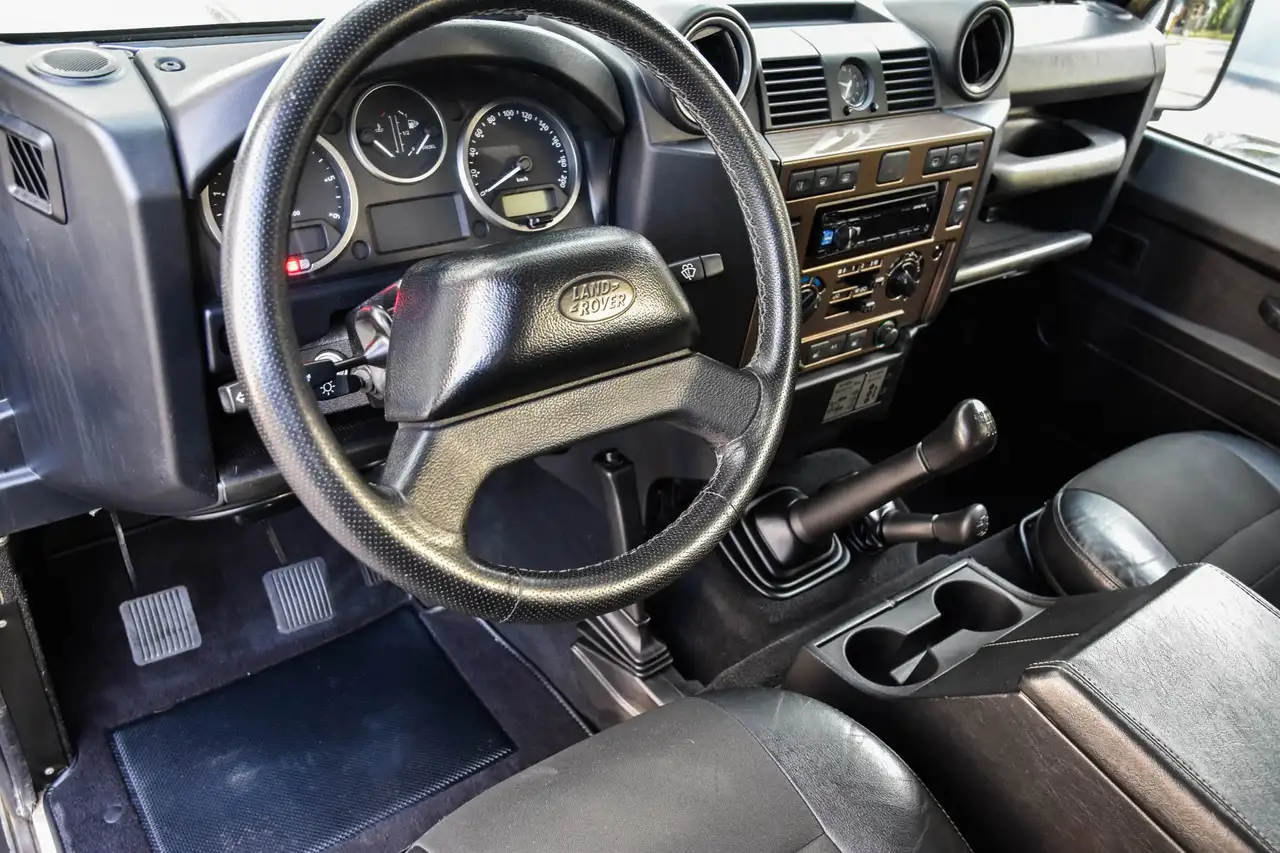 Land Rover Defender 90 LIMITED EXCLUSIVE EDITION *** LICHTE VRACHT *** — foto 4