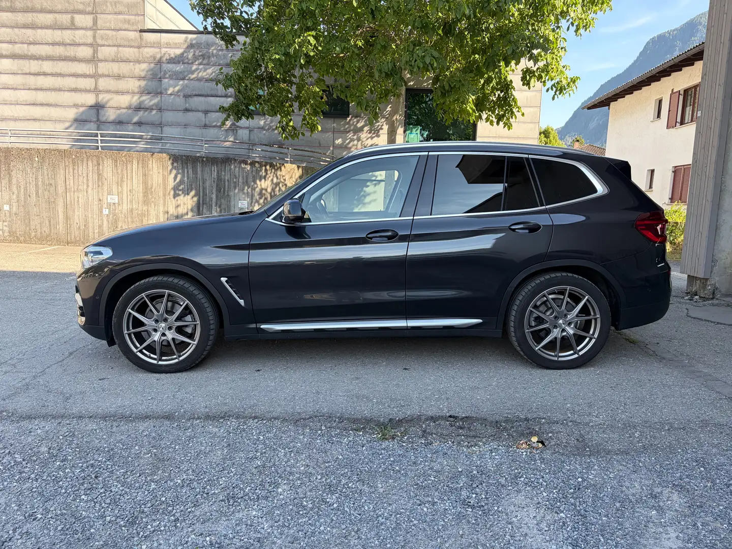 BMW X3 xDrive 20 d xLine, AHK+HeadUp+Pano... Grau - 1