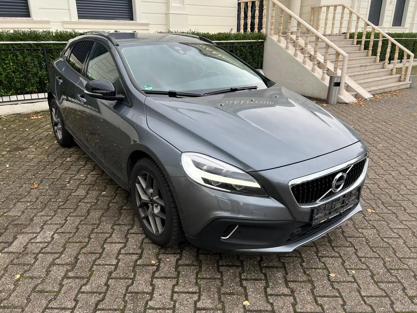 Volvo V40 Cross Country V40 Cross Country Automatik Voll Scheckheft Grau - 1