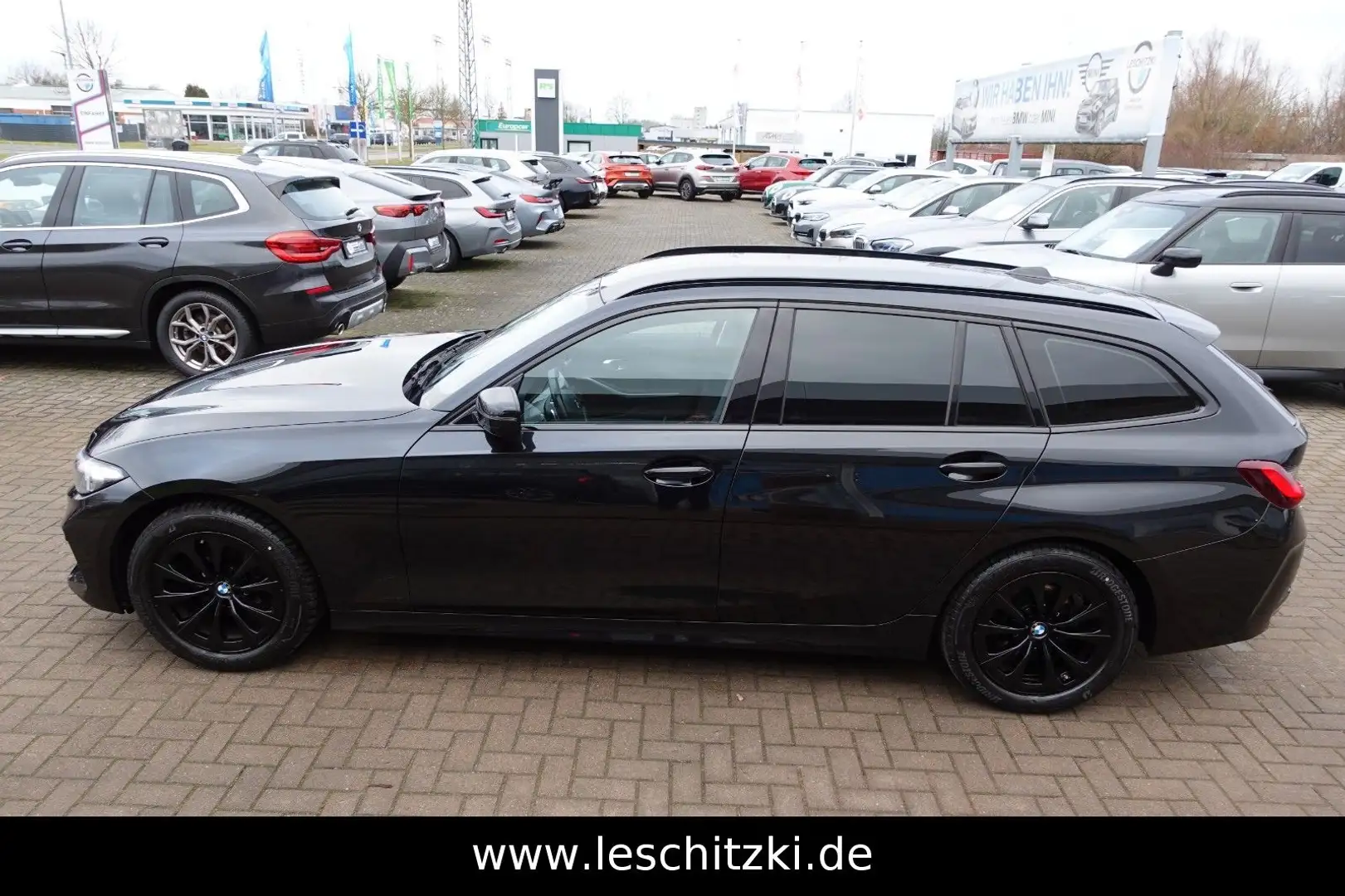 BMW 320 i Touring Automatik/LED/Navigation Noir - 2